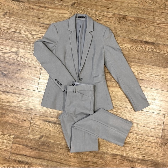 Like New! | Express | Blazer | Size 4 - Picture 2 of 6